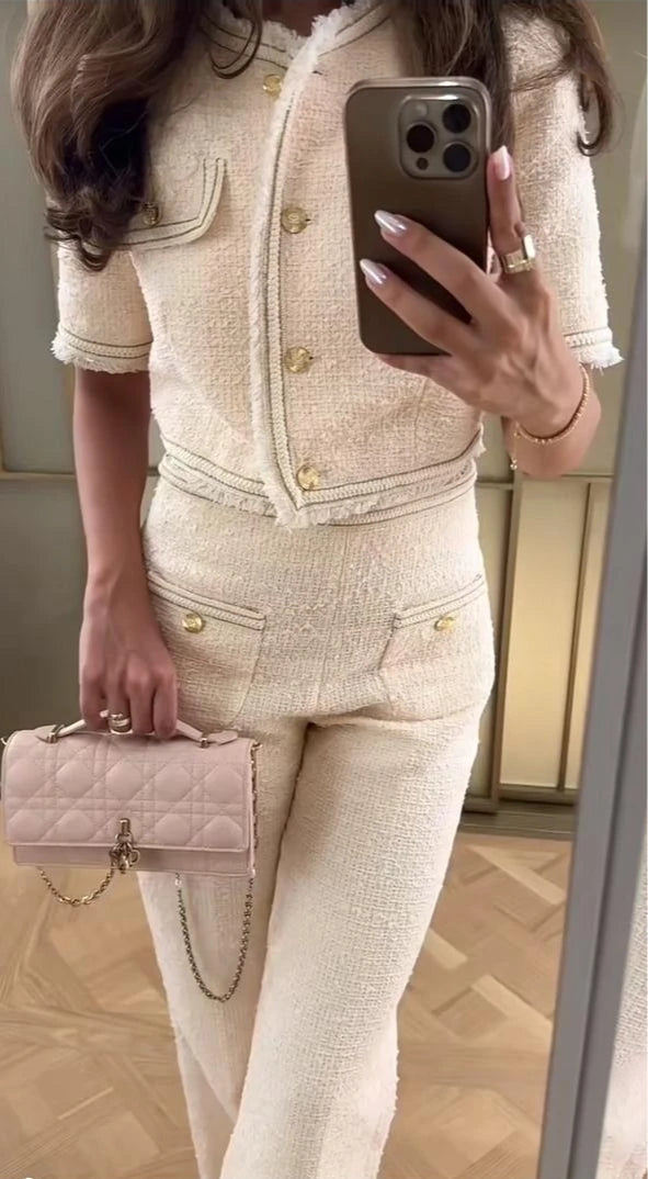 Short jackets slim-fitting elegant trousers